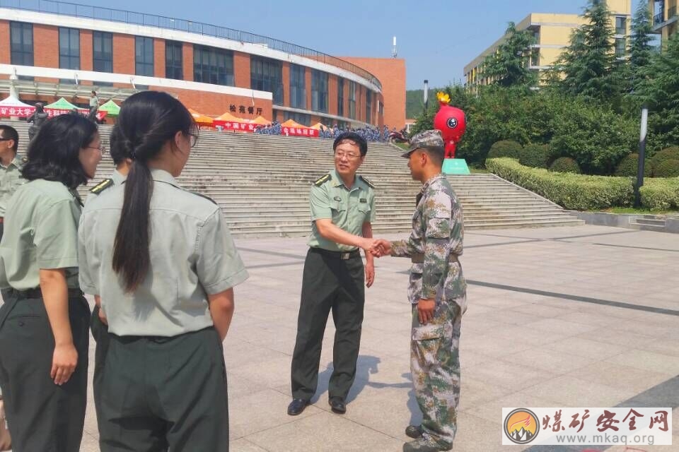 校黨委副書記曹德欣一行蒞臨管理學(xué)院視察新生軍訓(xùn)工作