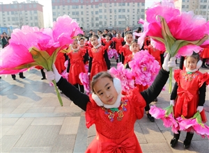 《祖國(guó)的花朵》攝影：李新文