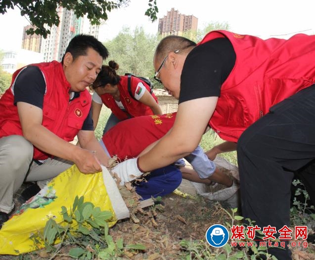 黨員有作為 居民得實惠  天業(yè)集團化工產(chǎn)業(yè)在職黨員積極參加“雙報到”活動