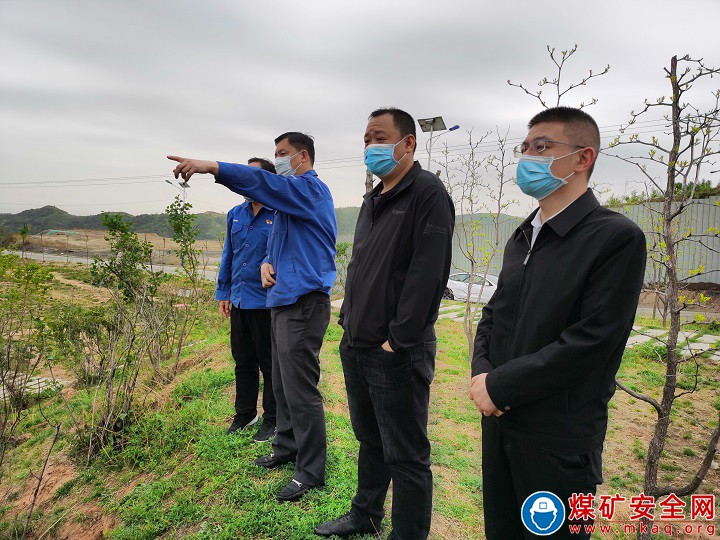 杜兒坪礦就疫情防控、環(huán)境保護(hù)、雨季“三防”工作進(jìn)行現(xiàn)場辦公