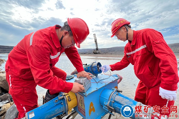 黑岱溝露天煤礦供電隊(duì)嚴(yán)陣以待迎戰(zhàn)主汛期