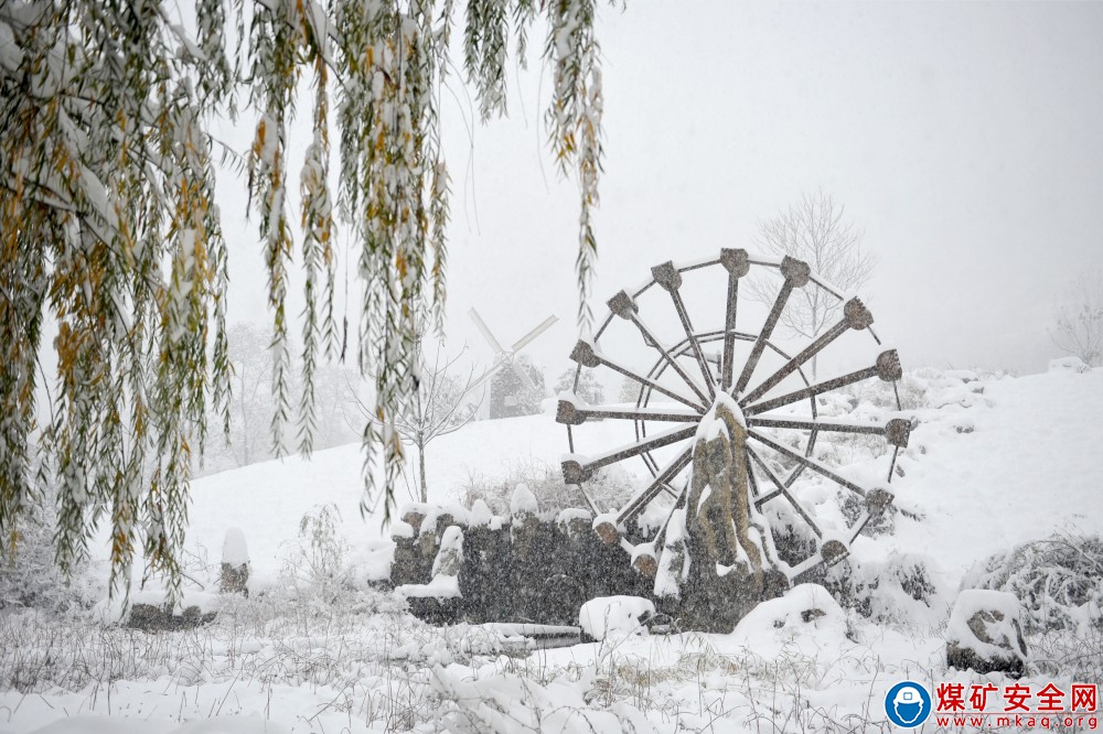  戰(zhàn)一場風雪?迎這個新年 ——河南能源義煤公司義絡煤業(yè)戰(zhàn)風雪、斗嚴寒、保安全生產(chǎn)工作見聞