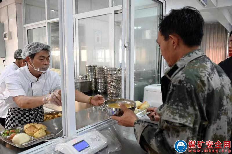 河南能源義煤集團(tuán)石壕煤礦：提供四季美食 滿足職工味蕾