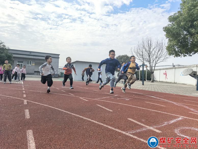 安徽廬江：郭河鎮(zhèn)福元小學舉行秋季趣味運動會